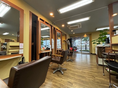 【新金岡】≪月給23万円＋歩合≫≪月8日休み≫≪社会保険完備≫地域密着のユニセックスサロン！20代～40代のお客様が中心で、幅広いデザインを提供できるお店です。フレンドリーな接客も自慢の「HOMME for hair（オムフォーヘアー）」からスタイリスト（美容師）の求人☆★