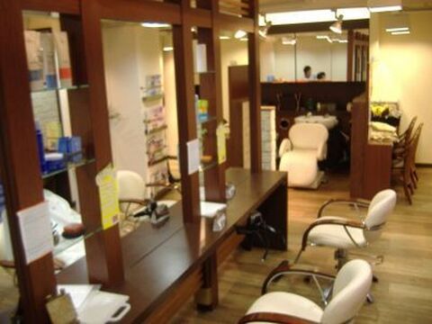 【玉造】≪社会保険完備≫≪月8日休み≫≪大入り手当あり≫頑張った分評価される体制！丁寧な接客で地域のお客様から愛されています。元気とノリ重視、スタッフ仲もバッチリ！ボランティア活動などもする地域密着サロン「give 玉造（ギブ タマツクリ）」から、アシスタント（美容師）の求人です☆★