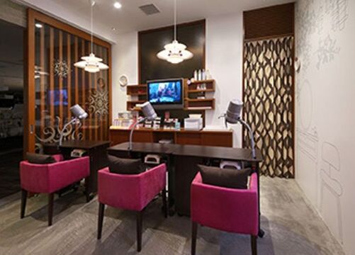 Light Nail by Jessica IBARAKI（ライトネイル　バイ　ジェシカイバラキ）