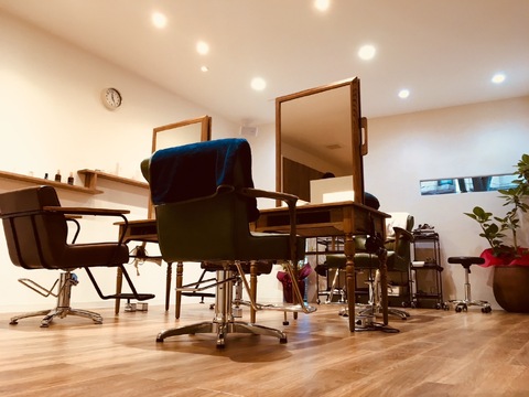 【古川橋】≪月8日休み≫≪最短1年半でデビュー可能≫≪社会保険完備≫デザインカラーが得意なサロン！カフェのように居心地の良い空気が流れる自然体サロン！メリハリ付けて「プライベートとの両立」も大切にしています！「hair atelier ort.a（ヘアアトリエオルト）」からアシスタント（美容師）の求人☆★☆