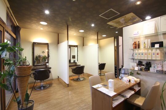 【園部】≪社会保険完備≫≪月6〜8日休み≫パートの方は16時までの勤務OKなので、家庭のある方でも働きやすい！完全マンツーマンの地域密着型サロン「KADAN HAIR（カダンヘアー）」からスタイリスト（美容師）の求人★☆