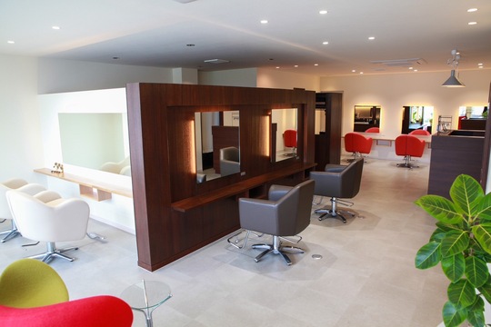 【北山】年間休日110日！≪完全週休2日制≫≪実働8時間≫≪19時までに退勤OK≫≪社会保険完備≫髪にも頭皮にも優しい薬剤を使用！高単価サロンプライベートサロン「kuschel hair（クシェル ヘア）」からアシスタント（美容師）の求人☆☆