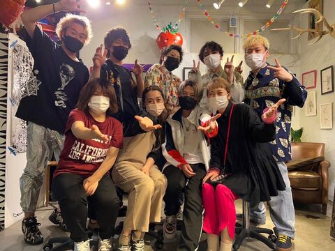 【芦屋川】≪平均退社時間19時≫≪月給28万円スタート≫≪完全週休2日制≫≪安心の社会保険完備≫高待遇＆安心のサポート体制で長く働き続けられます!!入客チャンスも多くプライベートも充実できるサロン！「stuart（スチュアート）」からスタイリスト（美容師）の求人★☆