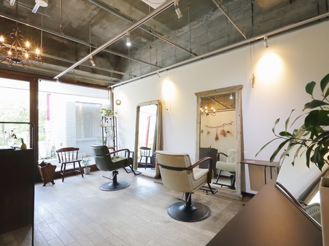 【彦根駅】≪完全週休2日≫≪ママさん美容師も歓迎≫≪社会保険完備≫≪土日休み可能≫小規模のプライベートサロン◎地域密着型のサロンなので幅広いお客様に携われます！「Aletta（アレッタ）」からスタイリスト（美容師）の求人★☆