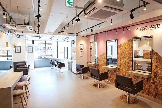 【聖蹟桜ヶ丘】◆完全週休2日制・実働8時間、拘束9時間のシフト制・1年半でのデビュー可能・社会保険完備◆など抜群の待遇があるので安心してスタイリストデビューを目指してもらえます！「REM-seisekisakuragaoka-（レム セイセキサクラガオカ）」からアシスタント（美容師）の求人☆★