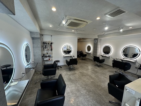 _WHITE 三宮店（アンダーバーホワイト サンノミヤテン）