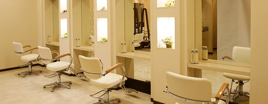 【ユーカリが丘】◇◆有給休暇あり・寮あり・社会保険完備・営業時間内レッスンあり・2年以内のデビューを目指せる◆◇講師活動も盛んな実力派サロンですが、一人ひとりのペースで働けるので、働きやすさもバッチリTip&Toe ユーカリが丘店（ティップアンドトーユーカリガオカテン）からアシスタント（美容師）の求人★☆