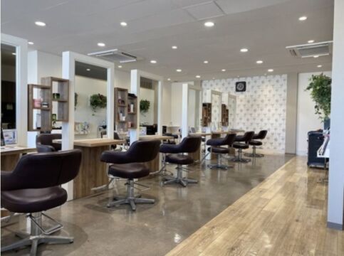 【太田駅】≪完全自由出勤≫≪土日休みもOK≫≪1日3時間から勤務可能≫≪入客チャンス大で高収入も狙える≫自分のライフスタイルに合わせた働き方も相談してください！「first class 太田店（ファーストクラスオオタテン）」からスタイリスト（美容師）の求人☆★