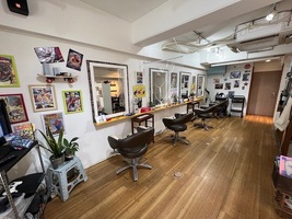 株式会社トムズ