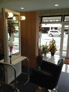 Hair&Esthetic salon Shiny（ヘアアンドエステティック サロン シャイニー）