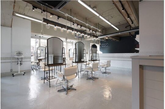 Neon by Newton（ネオン バイ ニュートン）