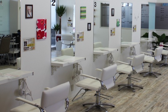 【南行橋】≪社保完備・残業ノルマ一切無し・10連休取得可能≫スタイリスト平均月給30万円ほど！前職の経験を考慮した高月給スタート可能！！自分に合った働き方が選べます！！今までの美容師歴が給料に反映され高収入！残業なし！ワークライフバランスを大切にしている「美容室 プリュ ゆめタウン行橋店（ビヨウシツプリュユメタウンユクハシテン）」からスタイリスト（美容師）の求人★☆