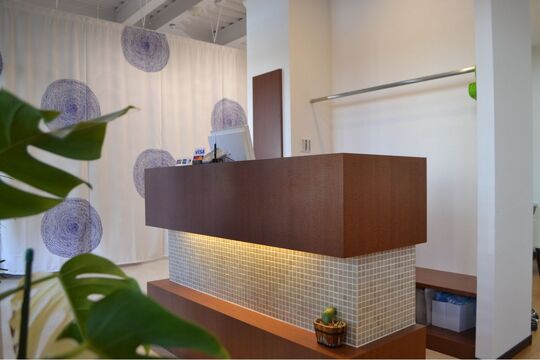 【フラワータウン】≪社会保険完備≫≪有給休暇あり≫日曜定休あり！高水準のお給料とで働きやすい待遇！平均退社時間が19:30なので自分の時間もしっかり持てて、長く働けるお店です「vitesse on bodies（ヴィテスオンボディーズ）」からアシスタント（美容師）の求人★☆