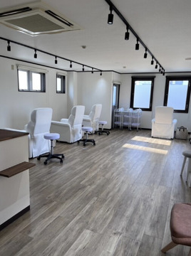 WHITE EYE 和歌山店（ホワイト アイ ワカヤマテン）