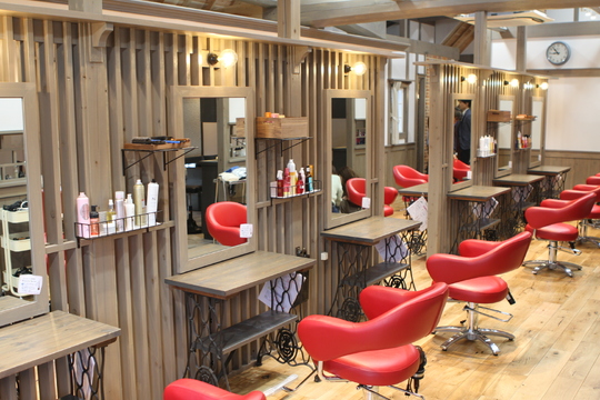 【勝川】◆社会保険完備・完全週休2日制・産休育休取得実績あり◆経験や年齢に応じたキャリアプランを用意！もうワンランク上の美容師を目指せます！美容師としての人生を楽しみながら働ける「TJ天気予報 5mm 春日井店（ティージェーテンキヨホウゴミリカスガイテン）」からスタイリスト（美容師）の求人☆★