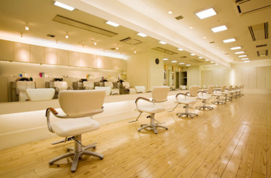 M2 HAIR CREATORS（エムツー ヘアークリエイターズ）