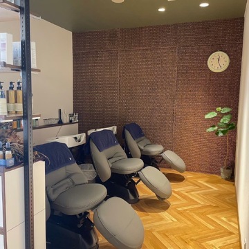 【印旛日本医大】≪営業時間18時まで・産休育休実績あり・社会保険完備・土日祝休みOK・推し活OK・週1日～、16時までの勤務OK≫福利厚生も整っていて、ママさん美容師も働きやすい環境です！ブランクのある方も安心して働くことができるサロン「marichi Rita（マリーチリタ）」からスタイリスト（美容師）の求人☆★