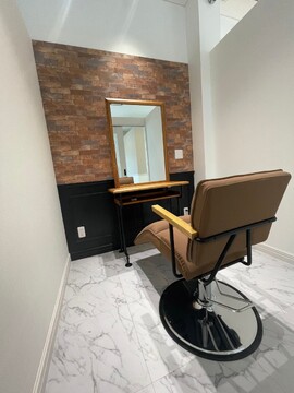 【岸和田カンカン前】 ≪月給30万円以上≫≪完全週休2日制≫≪20時迄に退勤≫≪全席個室&完全マンツーマン≫≪高単価≫髪質改善トリートメントに特化した上質サロンです！「RECARE 岸和田店（リケアキシワダテン）」からスタイリスト（美容師）の求人★☆