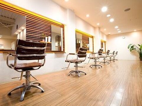 HAIR MAKE UE2 FELIZ 河内長野店（ヘア メイク ウエニ フェリス カワチナガノテン）