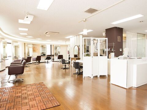 【河内長野駅】≪社会保険完備≫ご指名をいただける、信頼されるスタイリストに！！入客チャンスもあるので、実績を積んで成長していきましょう！パート・アルバイトも同時募集中☆「C-HOUSE（シーハウス）」からスタイリスト・Jr.スタイリスト（美容師）の求人☆☆