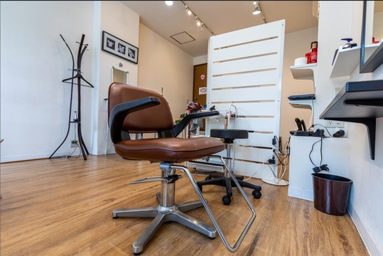 Cut Room 六甲道店（カット ルーム ロッコウミチテン）