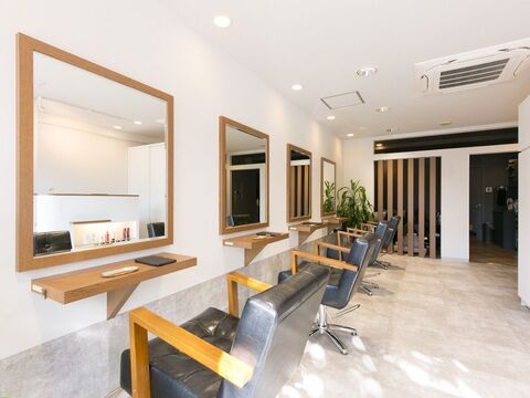 【箕面船場阪大前】≪正社員と業務委託を選択可能！≫≪週休2日、社会保険完備、有給休暇あり、18時退勤可能≫ライフスタイルに合わせた勤務が可能！自分のやりたいこと応援してくれる働きやすさ抜群のサロン！無理せず自分のペースで働けるのでママさん美容師さんも大歓迎！「匠美容室（タクミビヨウシツ）」からスタイリスト（美容師）の求人☆★