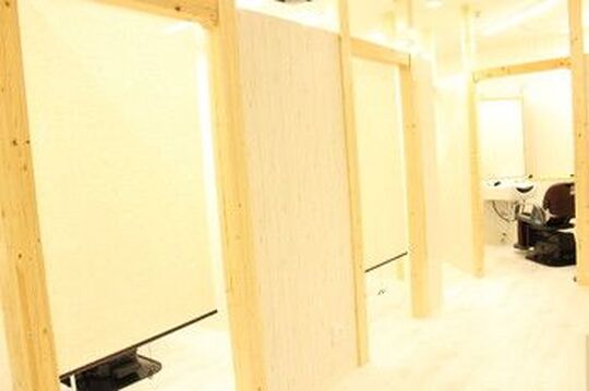 【枚方市駅】≪月給30万円以上可能≫≪月8,9日休み≫≪土日祝の休みOK≫≪予約次第で20時迄に退店可能≫≪正社員と業務委託の働き方を選択可能≫半個室の落ち着いた空間で施術♪連休も取得しやすいので、旅行にも行きやすい☆「4th Vintage（フォースヴィンテージ）」からスタイリスト（美容師）の求人☆★