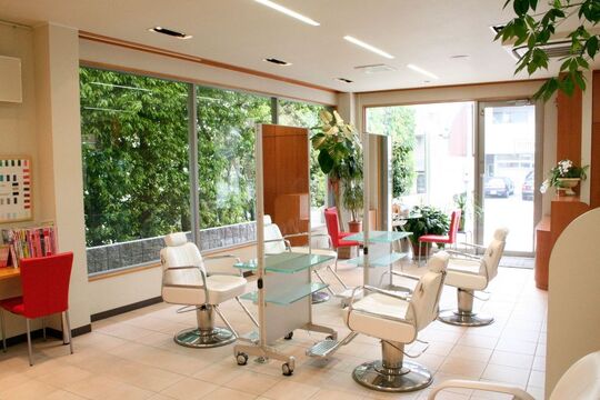 HAIR MAKE Cube（ヘアー メイク キューブ）