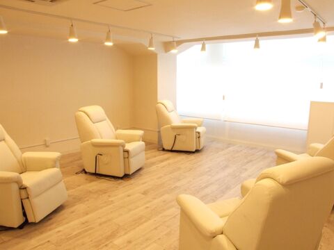 Re Eyes（リ アイズ）