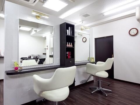 VIOLETTA hair＆space(ヴィオレッタ ヘアアンドスペース)