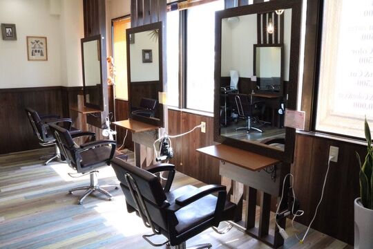 【大和高田駅】≪社会保険完備★月8日休み≫実践型で入客できるので、2年以内での早期デビューが目指せます★Riley hair（ライリーヘアー）からアシスタント（美容師）の求人☆★