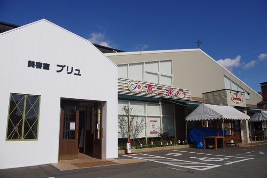 【新下関】≪社会保険完備・残業ノルマ一切無し・10連休も取得OK≫営業中のレッスンを中心に技術を学び平均2年でスタイリストデビュー可能！！今までの美容師歴が給料に反映され高収入！残業なし！ワークライフバランスを大切にしているヘアサロン「 美容室プリュ新下関店（ビヨウシツプリュシンシモノセキテン）」からアシスタント（美容師）の求人★☆