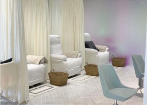 YEON eye and nail 立川店（ヨン アイ アンド ネイル タチカワテン）