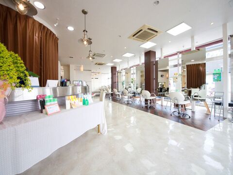 【祝園】≪社会保険完備≫≪抜群なレッスン環境≫≪月給18.5万円スタート≫未経験・通信生・新卒生OK！パートさんもOKですよ♪自信を持ってデビュー可能！「designing hair Deux（デザイニングヘアードゥー）」からアシスタント（美容師）の求人★☆