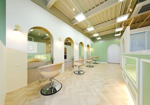 【小牧駅】◆社会保険完備・産休育休実績あり◆スタイリストオンリーサロンのため、お客様への入客は完全マンツーマン！ミーティングや朝礼終礼無しでプライベートも予定が立てやすい！お客様に寄り添ったスタイル提供が自慢の「Le cheri（ルシェリ）」からスタイリスト（美容師）の求人☆★☆