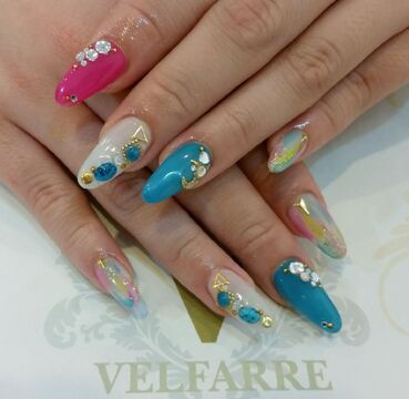 VELFARRE（ヴェルファーレ）