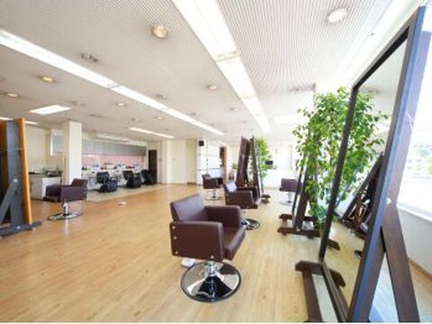 【三日市町】≪19時退勤可能≫年配のお客様を中心に長年支持される地域密着の美容室！家庭と仕事の両立が出来き、長く美容師として働ける環境ですよ！スタイリスト（美容師）の求人☆☆