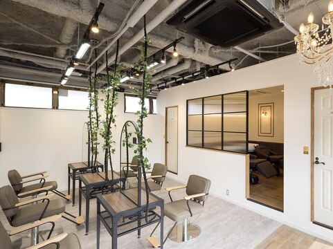 【会津若松駅】◆土日の休み取得可能・車バイク通勤OK・集客力バッチリ◆集客に力を入れており、フリーのお客様の入客チャンス多数あり。しっかりスキルアップも図れる環境ですmacaron 会津若松店（マカロンアイヅワカマツテン）からスタイリスト（美容師）の求人★☆