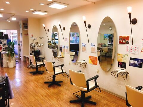 【JR柏原駅】≪社会保険完備＆月8日休み≫スタッフ同士の中が良く、楽しく働いていけます！地域の幅広い年齢層の方から指示を集めるサロン「HAIR MODE WAVE21（ヘアーモードウェーブニジュウイチ）」からスタイリスト（美容師）の求人☆★☆