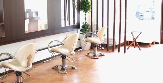 【JR長者原】≪社会保険完備≫≪住宅手当あり≫海外研修・カット講習・メイク講習など幅広く技術を学ぶことができるヘアサロン「Ravir ame（ラヴィールアーム）」からアシスタント（美容師）の求人☆★