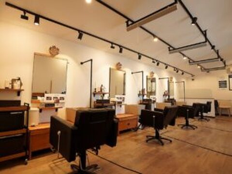 QLC CUT STAND（キューエルシー カット スタンド）