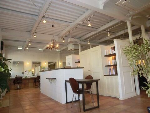 【忍海】≪社会保険完備≫新規・フリーのお客様は、中途入社の方を優先にお願いしていくので、入客チャンス！お客様と近い距離で関わっていきたい方にオススメ！Glow hair（グロウヘアー）からスタイリスト（美容師）の求人☆★☆