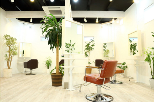 【徳島駅】≪社会保険完備≫≪完全週休2日制≫≪日曜休み＆有給休暇あり≫≪手当多数で35万円以上の収入も可能≫ステップボーンカットやヘアーリセッターがおすすめ！働きやすさ抜群のアットホームサロン「FELUCE hair atelier（フェルーチェヘアーアトリエ）」からスタイリスト（美容師）の求人☆★