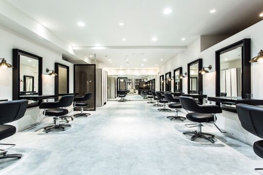 CLAUDE monet H2O・AVEDA 渋谷ヒカリエ ShinQs店（クロード モネ エイチツーオー アヴェダ シブヤヒカリエ シンクステン）