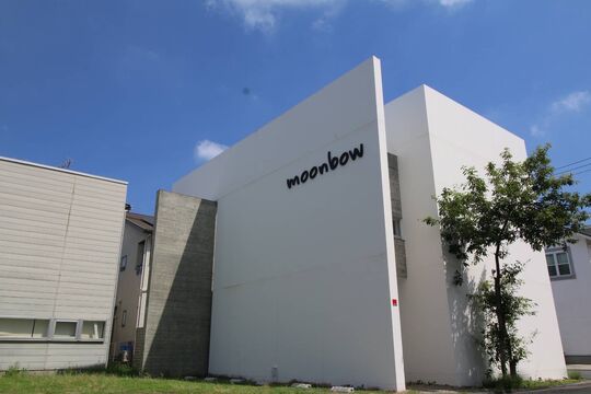 moon bow（ムーン ボウ）