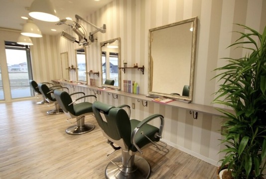 【開明】≪最短2年でデビュー可能≫≪外部講習あり≫≪休日数選択可能≫スタッフさんが長く働けるサロン作りをしています！教育にも注力しているアットホームサロン！「beauty&health seven+（ビューティーアンドヘルスセブン）」からアシスタント（美容師）の求人☆★