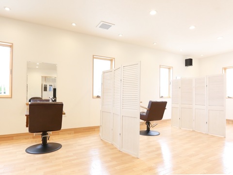 【西那須野】≪自由出勤制≫≪マンツーマン施術≫≪カットカラー2時間枠≫あなたのライフスタイルにあわせて柔軟に勤務することができます！半個室空間でオシャレな「ALITY（アリティ）」からスタイリスト（美容師）の求人☆★