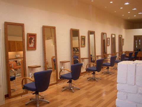 HAIR’S KURUS PLUS（ヘアーズ クルス プラス）