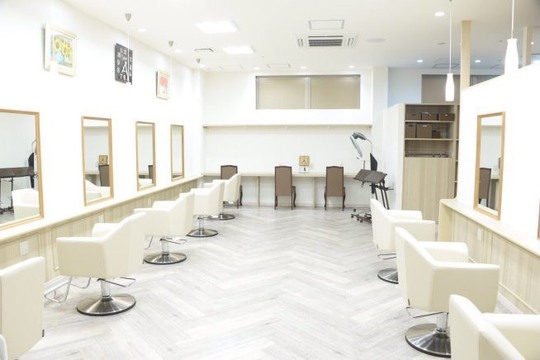 LASSIC HAIR 土山店（ラシック ヘアー ツチヤマテン）
