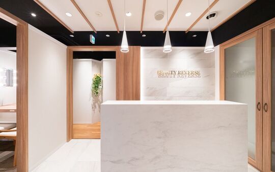 【茅ヶ崎駅】◆日曜定休・産休育休制度あり・退職金制度あり・社会保険完備◆などの嬉しい待遇と未経験の方でも安心の研修制度が魅力です！地域のお客様に愛されるBEAUTY REVERSE 湘南ちがさき店（ビューティーリバースショウナンチガサキテン）からエステティシャンの求人☆☆